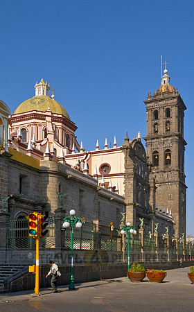 Exterior shot of Catedral de Puebla