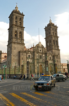 Exterior shot of Catedral de Puebla