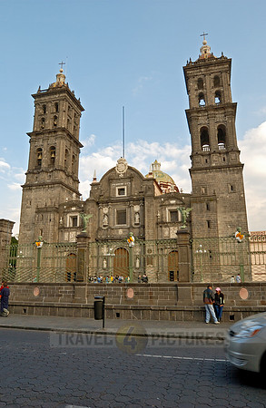 Exterior shot of Catedral de Puebla
