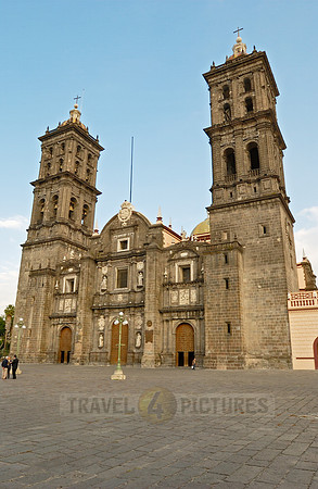 Exterior shot of Catedral de Puebla
