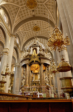 interior shot of Catedral de Puebla