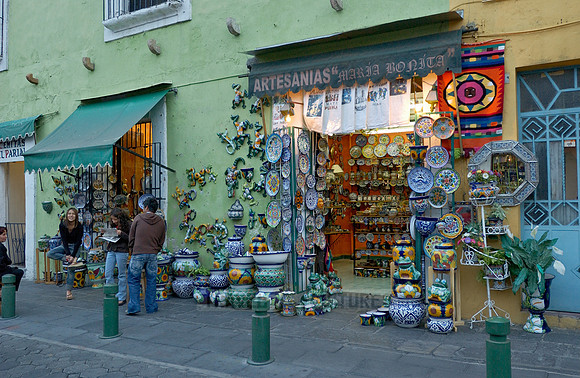 Exterior shot of a shop with typical ceramics from majolica distilleries