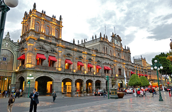 Twilight photo of the Palacio Municipal