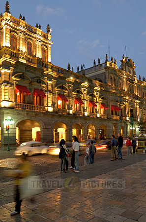 Twilight photo of the Palacio Municipal