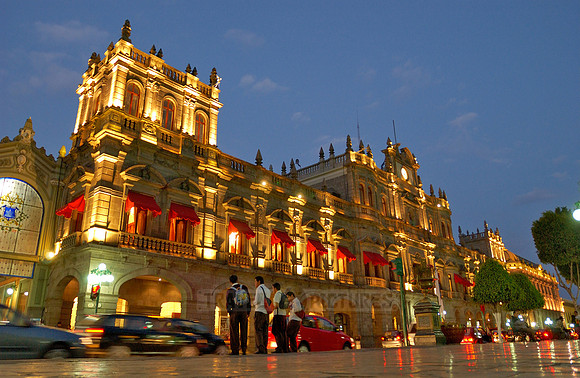Twilight photo of the Palacio Municipal