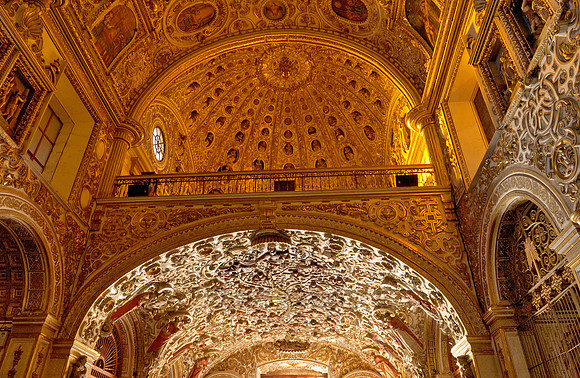 splendid interior decoration made of gold and stucco