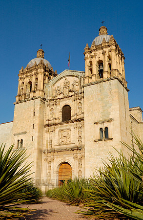 Exterior shot of the Iglesia Santo Domingo