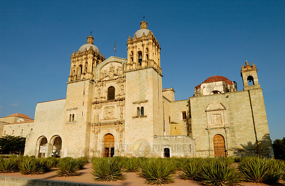 Exterior shot of the Iglesia Santo Domingo