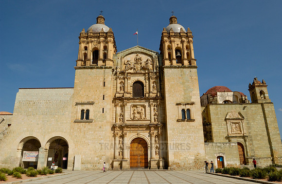 Exterior shot of the Iglesia Santo Domingo