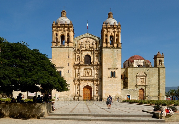 Exterior shot of the Iglesia Santo Domingo