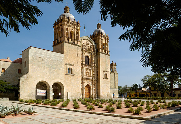 Exterior shot of the Iglesia Santo Domingo