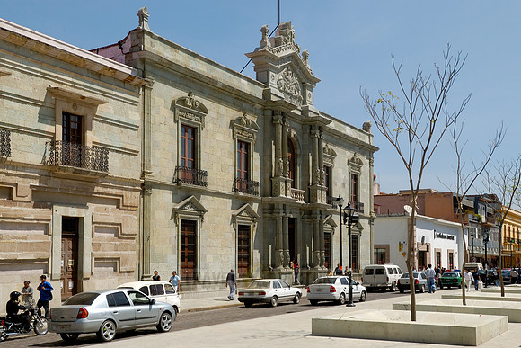 Exterior shot of the University of Benito Juarez