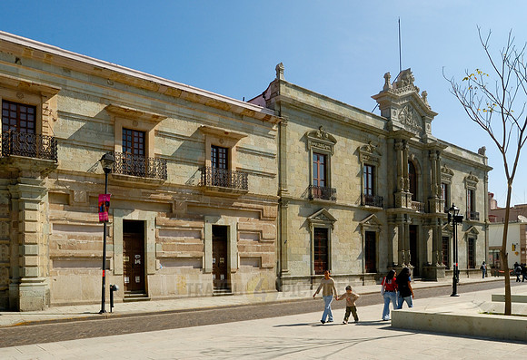 Exterior shot of the University of Benito Juarez