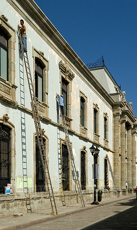 Exterior shot of the University of Benito Juarez