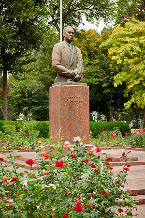 Monument Sharaf Rashidov First Secretary of the Central Committee of the Communist Party of Uzbekistan