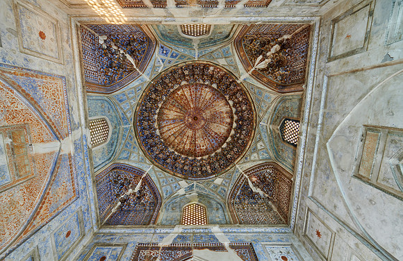 interior shot of Hoja Zayniddin Mosque