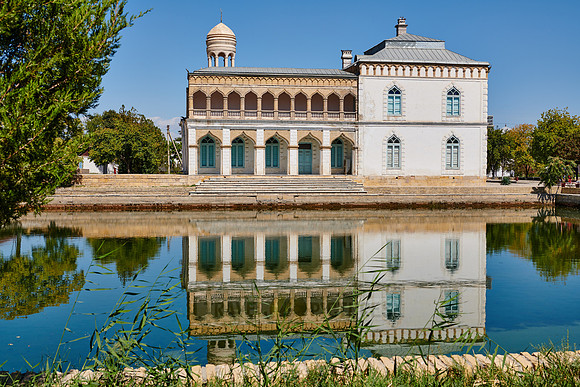 Harem with swimming pool in Summer Residential Palace Sitorai Mohi Hossa