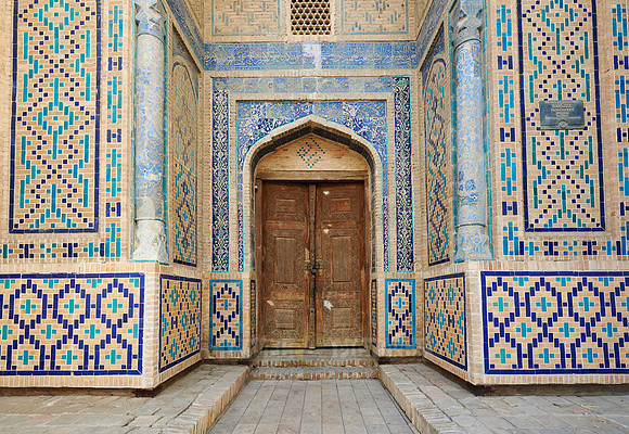door to Ulugbek Madrassah