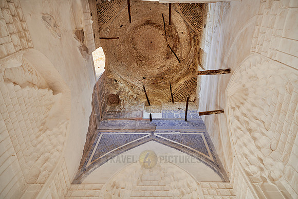 interior shot of Tomb of Jehangir