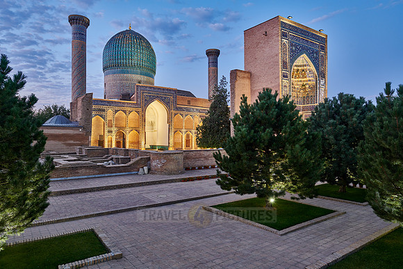 sunrise over illuminated Amir-Timur-Mausoleum