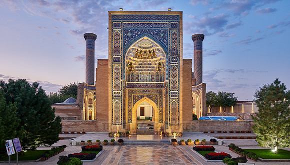sunrise over illuminated Amir-Timur-Mausoleum