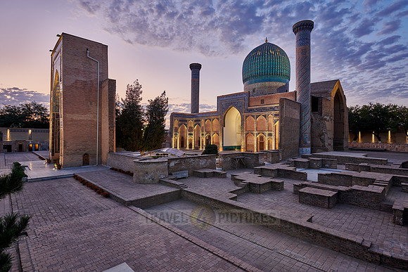 sunrise over illuminated Amir-Timur-Mausoleum