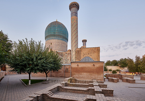 morning light on Amir-Timur-Mausoleum