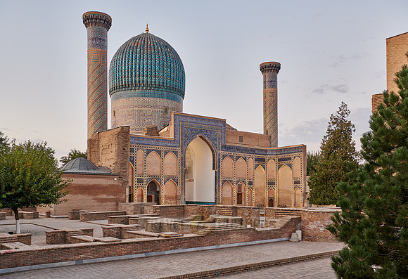 morning light on Amir-Timur-Mausoleum