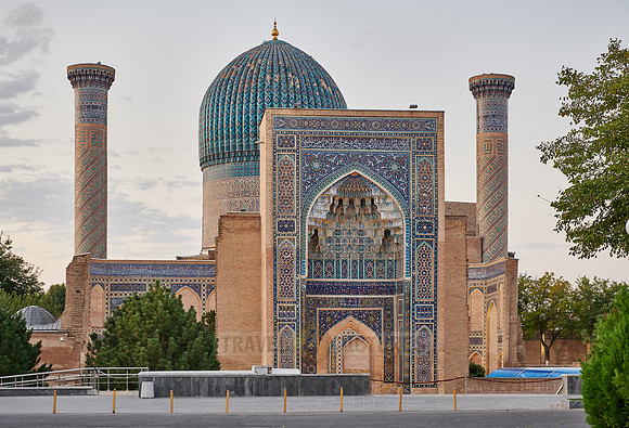 morning light on Amir-Timur-Mausoleum