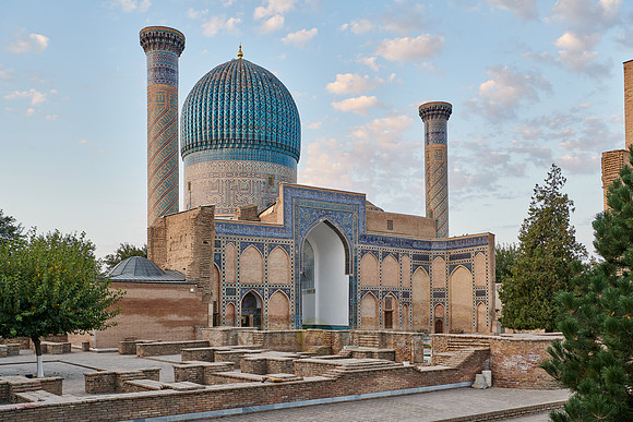 morning light on Amir-Timur-Mausoleum