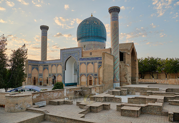 sunrise over Amir-Timur-Mausoleum