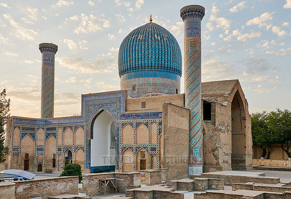 morning light on Amir-Timur-Mausoleum