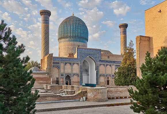 morning light on Amir-Timur-Mausoleum