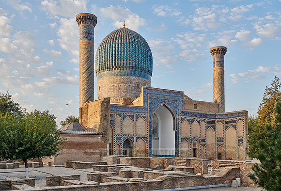 morning light on Amir-Timur-Mausoleum
