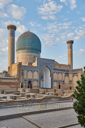 morning light on Amir-Timur-Mausoleum
