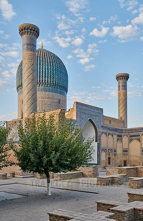 morning light on Amir-Timur-Mausoleum