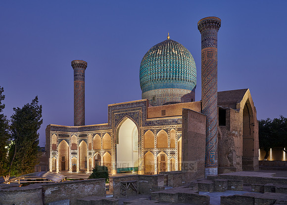 illuminated Amir-Timur-Mausoleum