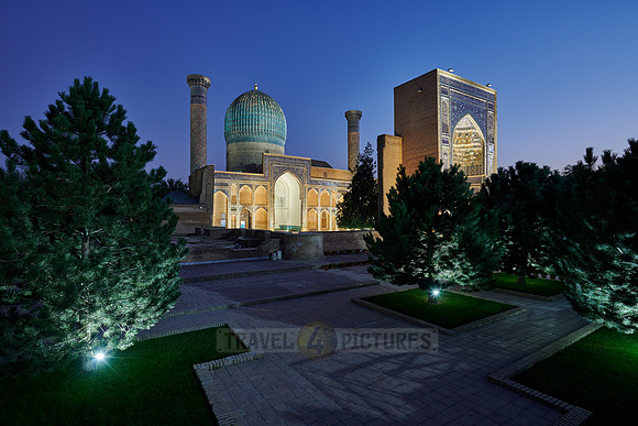 illuminated Amir-Timur-Mausoleum