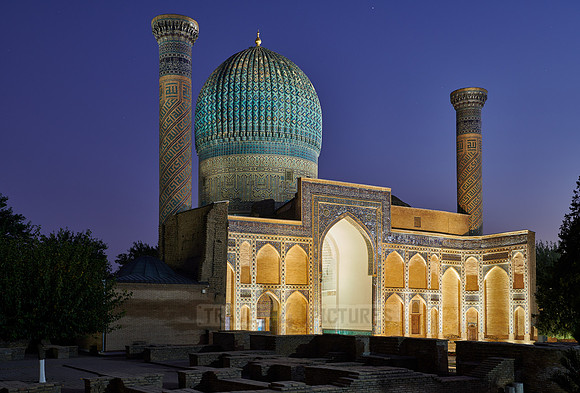 illuminated Amir-Timur-Mausoleum