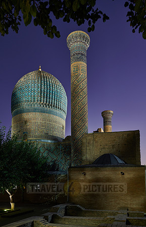 illuminated Amir-Timur-Mausoleum