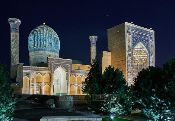 illuminated Amir-Timur-Mausoleum