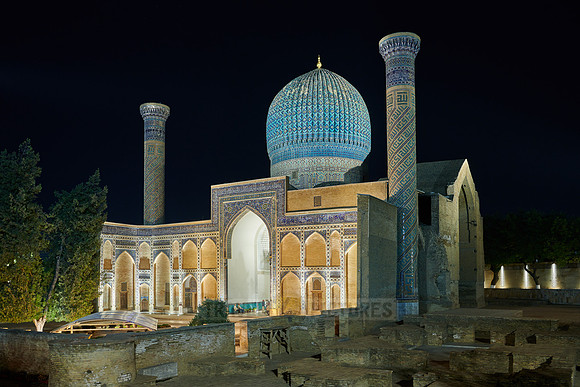illuminated Amir-Timur-Mausoleum