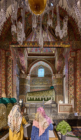 Innenaufnahme des Mausoleum und Museum des Mevlana Rumi. |inside shot of Mausoleum and museum of Mevlana Rumi|