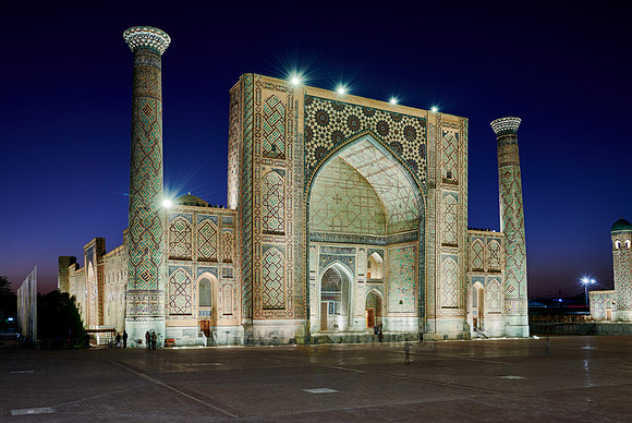 Ulugʻbek-Madrasa at illuminated Registan of Samarkand