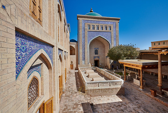 inner courtyard of Pakhlavan Makhmoud Mausoleum