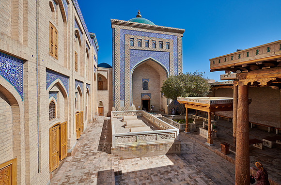inner courtyard of Pakhlavan Makhmoud Mausoleum