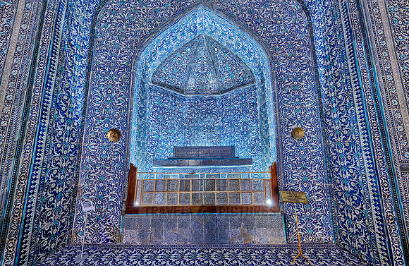 interior shot of Pakhlavan Makhmoud Mausoleum