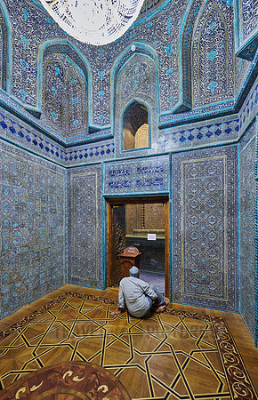 interior shot of Pakhlavan Makhmoud Mausoleum