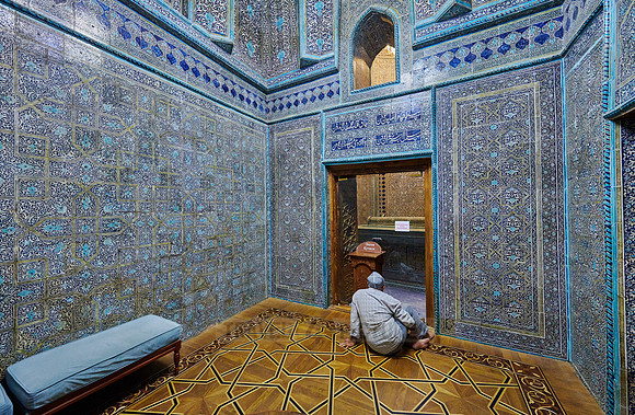 interior shot of Pakhlavan Makhmoud Mausoleum