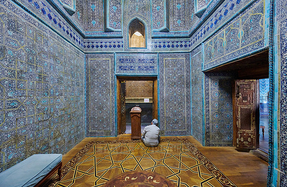 interior shot of Pakhlavan Makhmoud Mausoleum